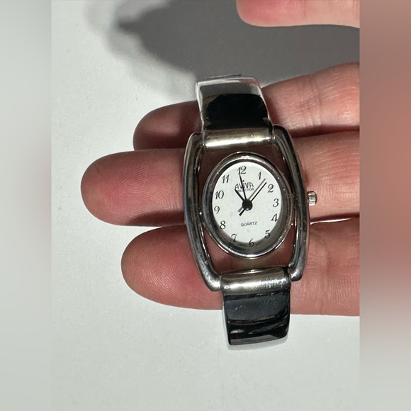 Aviva collection vintage watch that rotates/flips into a stone bracelet - Picture 9 of 10